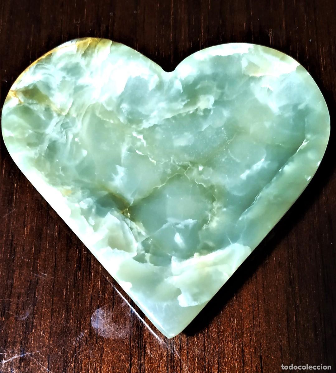 Cinzeiros: Antiguo adorno &oacute; cenicero. Coraz&oacute;n tallado en Onice verde.