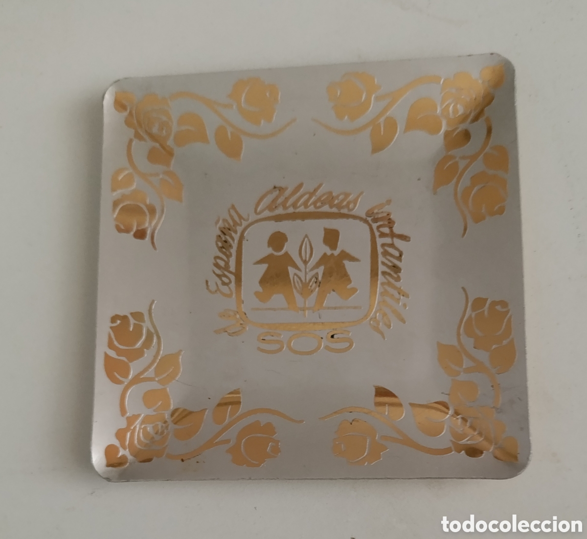 Ceniceros: Antiguo cenicero de aluminio Aldeas Espa&ntilde;olas