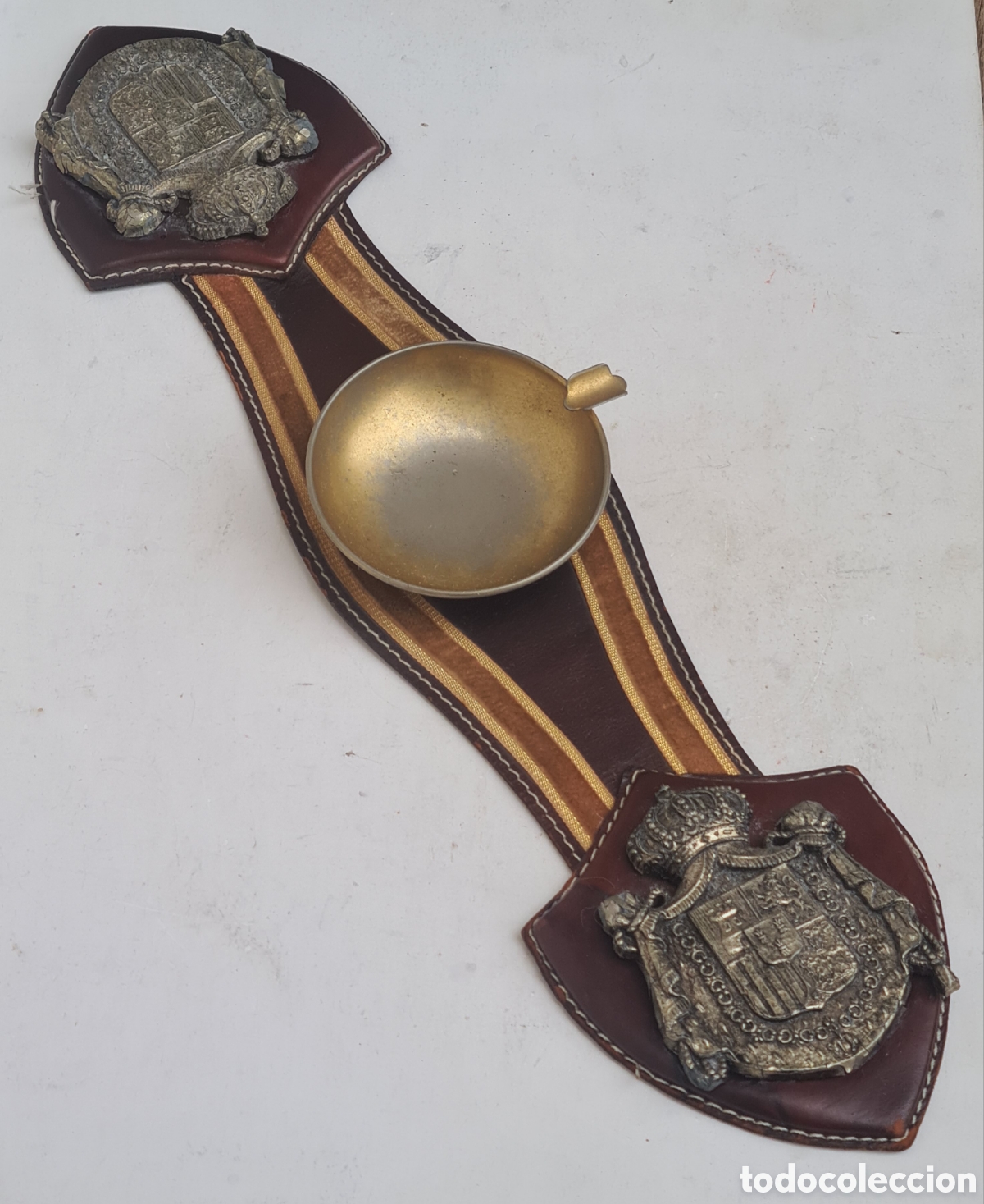 Ashtrays: Cenicero para Sof&aacute; con Escudos Reino de Espa&ntilde;a - Metal Cuero - Decoraci&oacute;n Rey Monarquia Espa&ntilde;ola