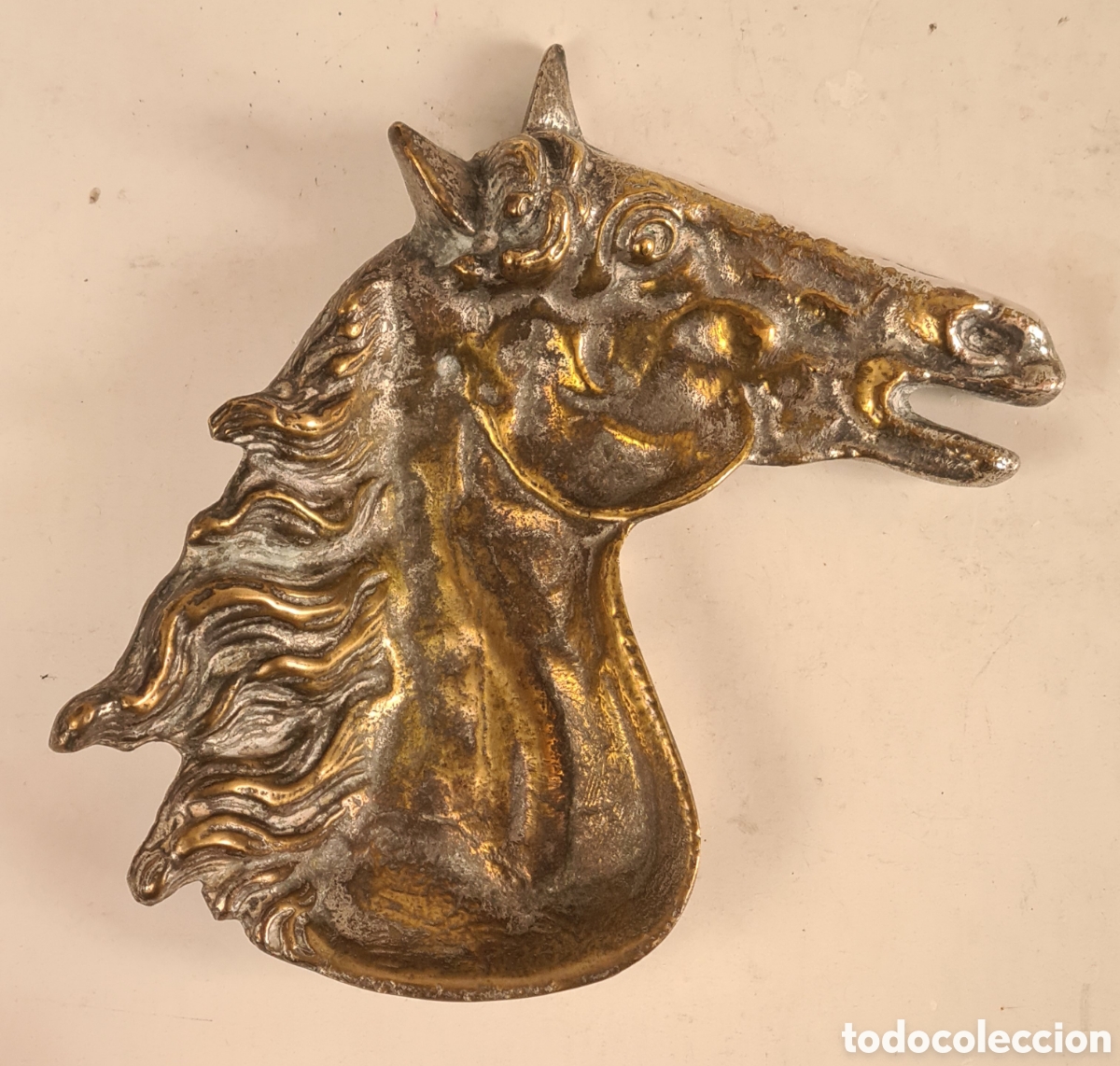 Aschenbecher: Cenicero Cabeza de Caballo grabado Valent&iacute; - Made in Spain - Metal Dorado Decoraci&oacute;n R&uacute;stica H&iacute;pica
