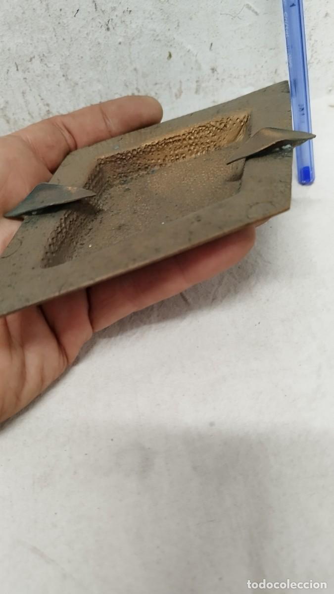 Ceniceros: Antiguo cenicero de cobre en forma de rombo. - Foto 3