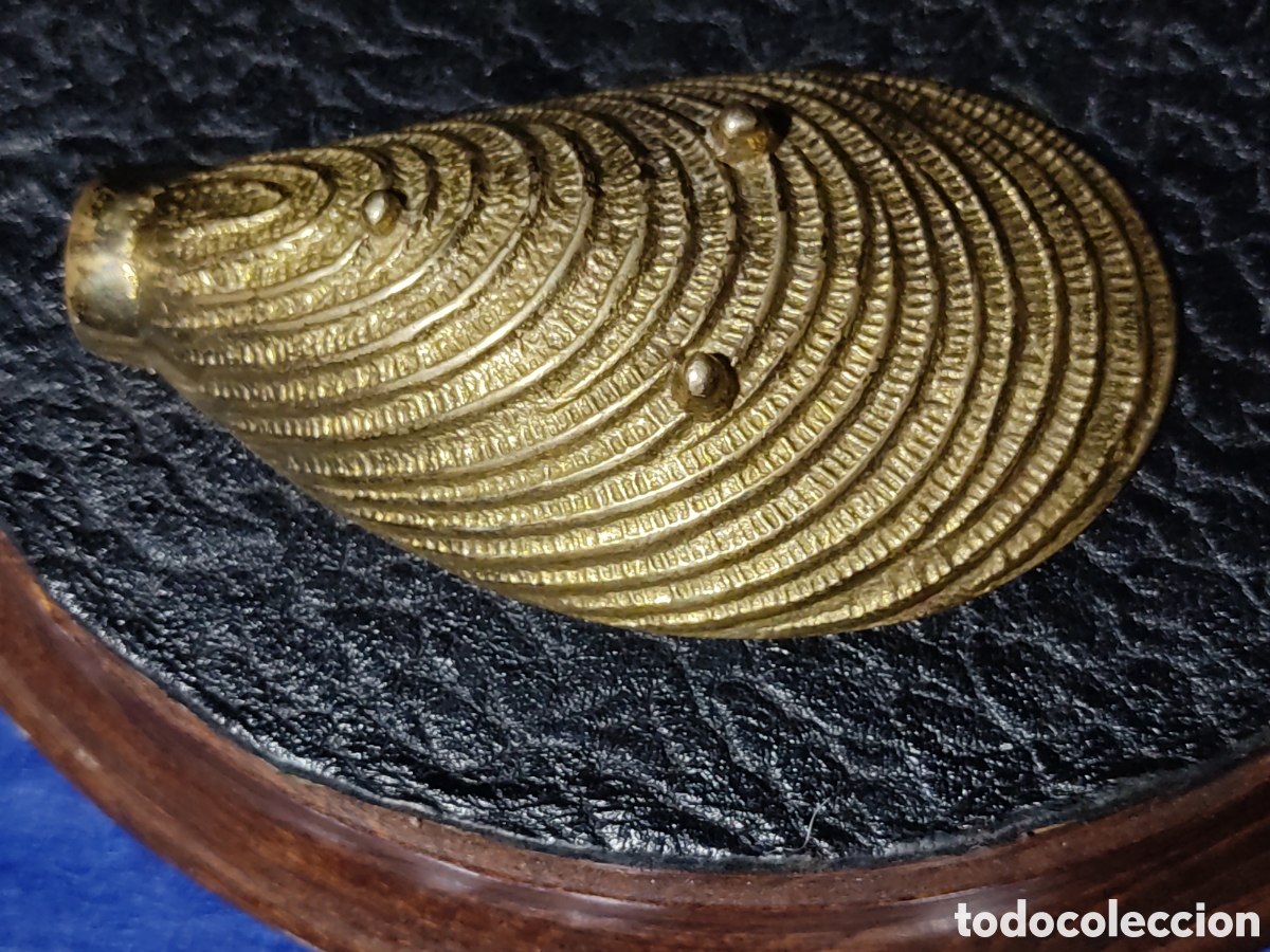 Ashtrays: Cenicero modernista de mesita,mejill&oacute;n de bronce macizo.