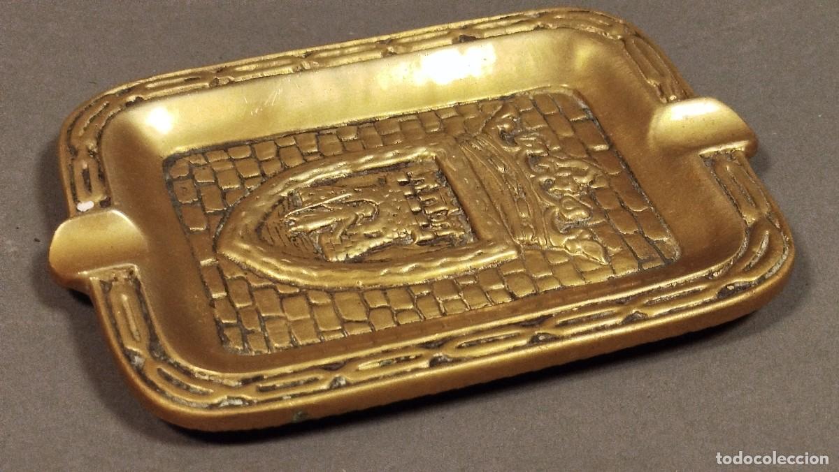 Ceniceros: CENICERO DE BRONCE FUNDIDO DE FORMA RECTANGULAR CON ESCUDO - Foto 3