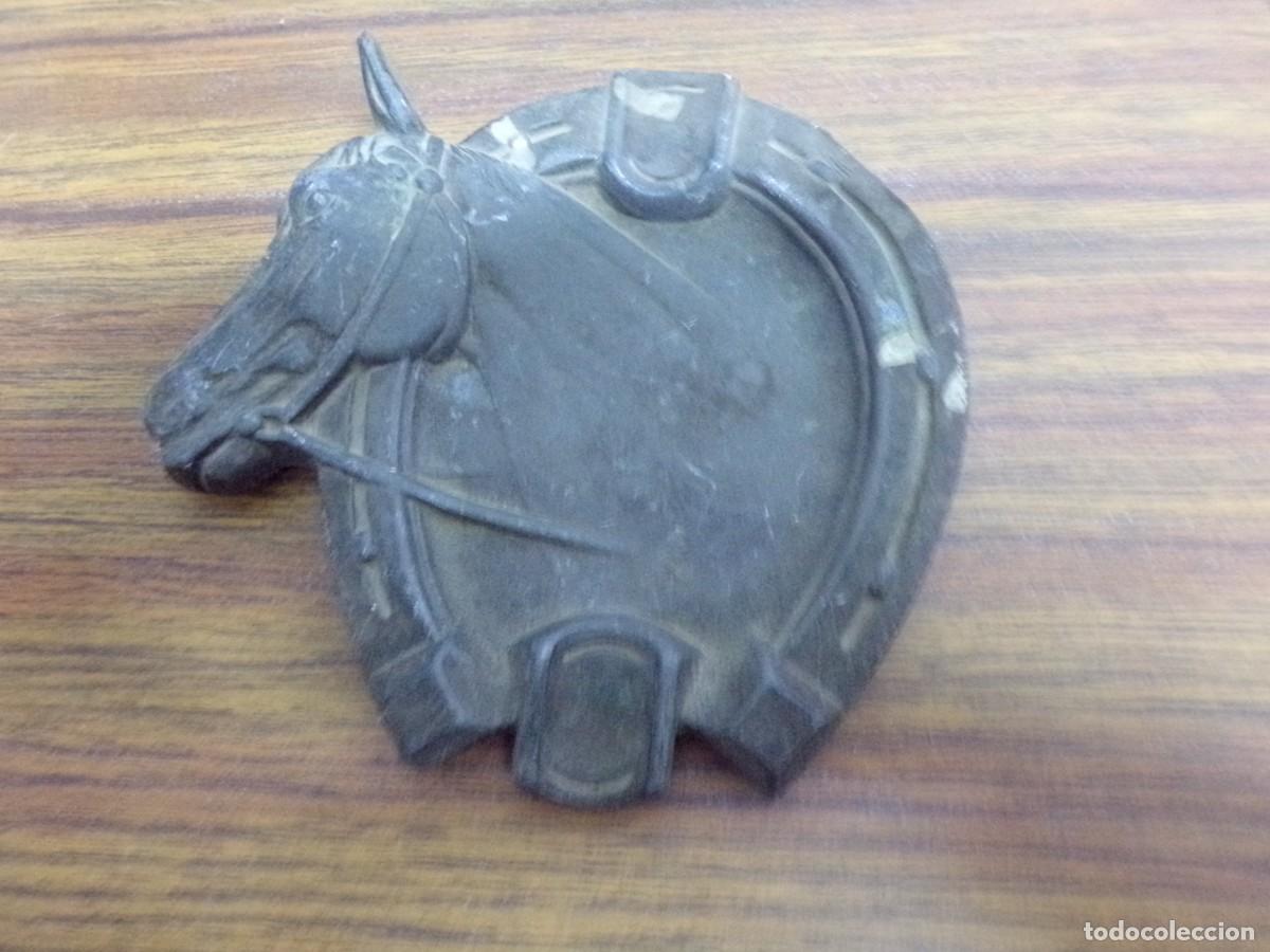 Ceniceros: ESTAMOS LIQUIDANDO. CENICERO CON PERFIL DE CABALLO - Foto 1
