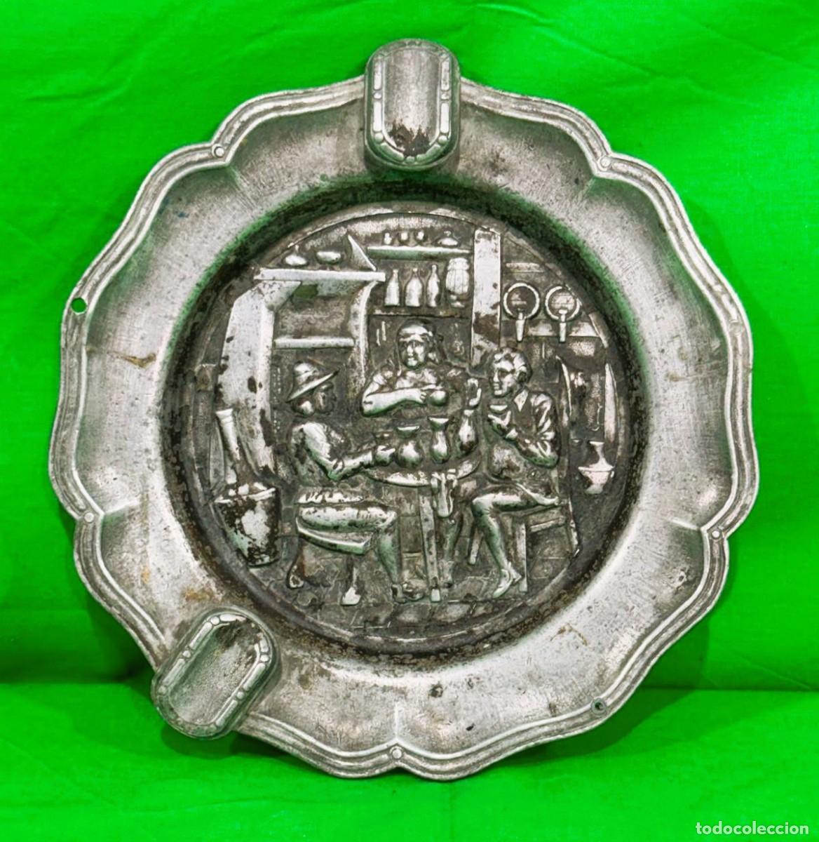Ashtrays: Cenicero antiguo metal relieve 22 cm