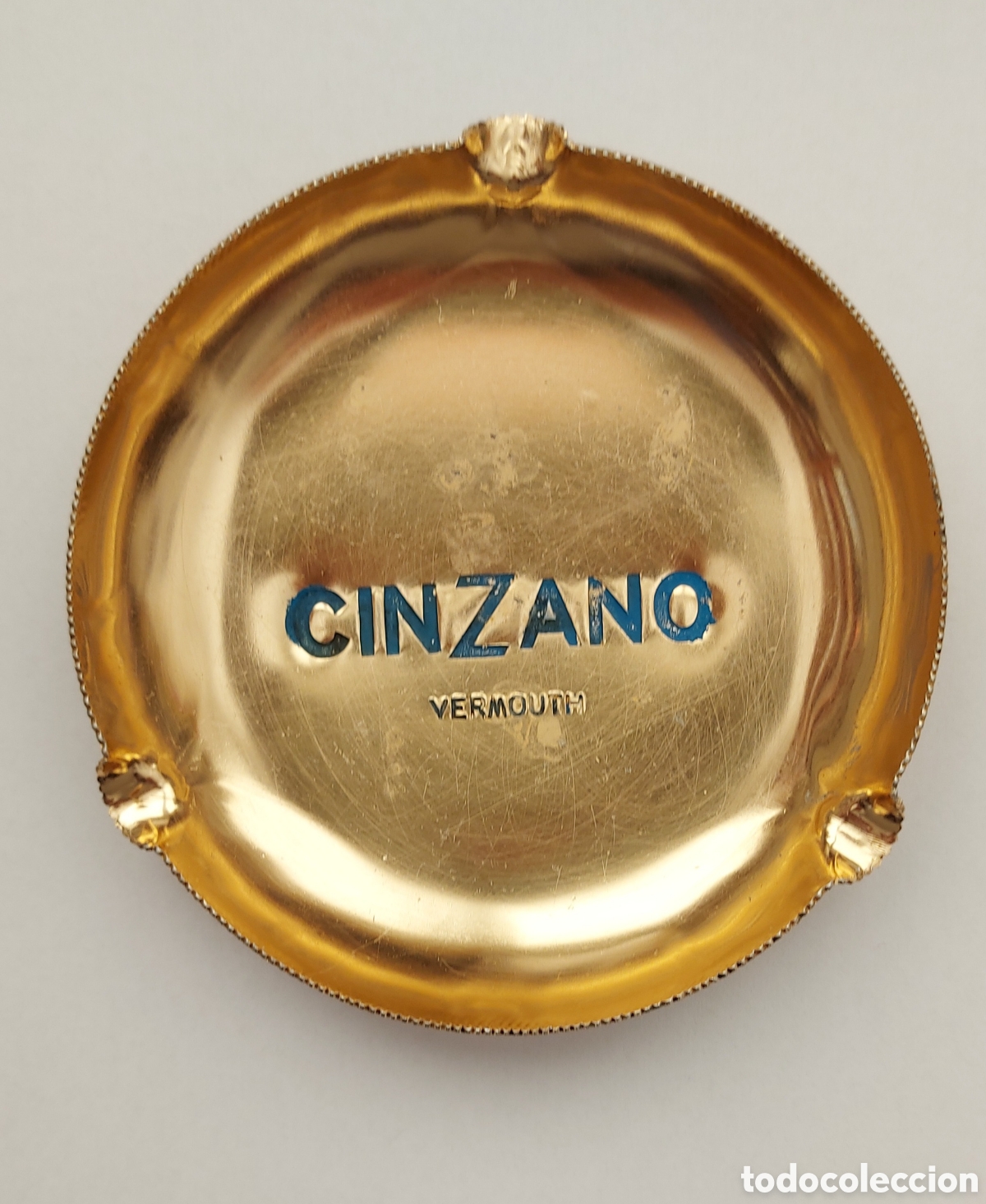 Ceniceros: Antiguo cenicero de Cinzano