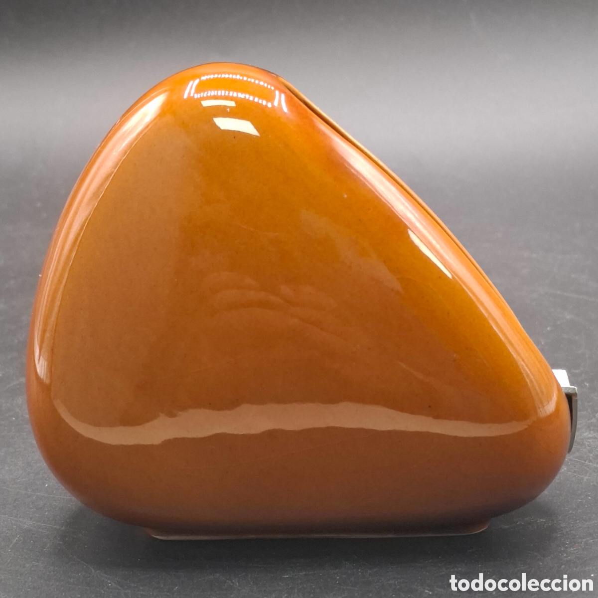 Cendriers: Cenicero estilo mid century en cer&aacute;mica, co. Sello en la base.