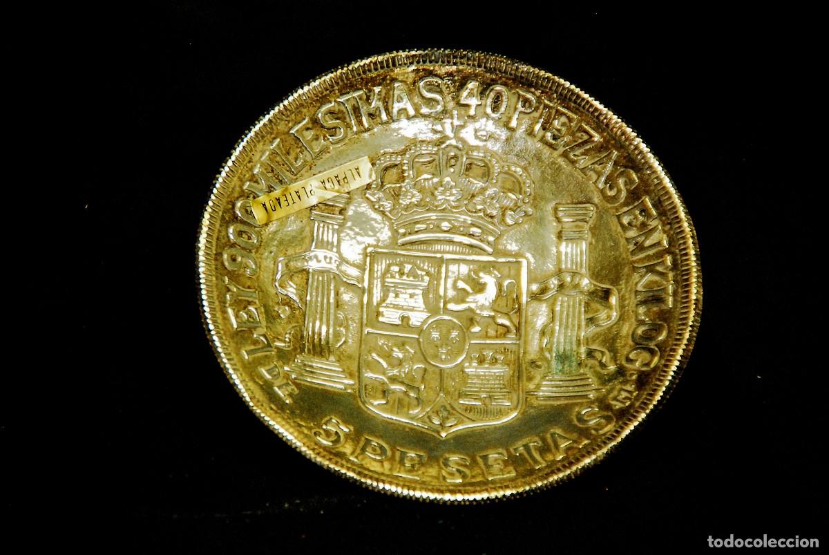 Cendriers: Cenicero de Alpaca plateada con fondo moneda de 5 pesetas.