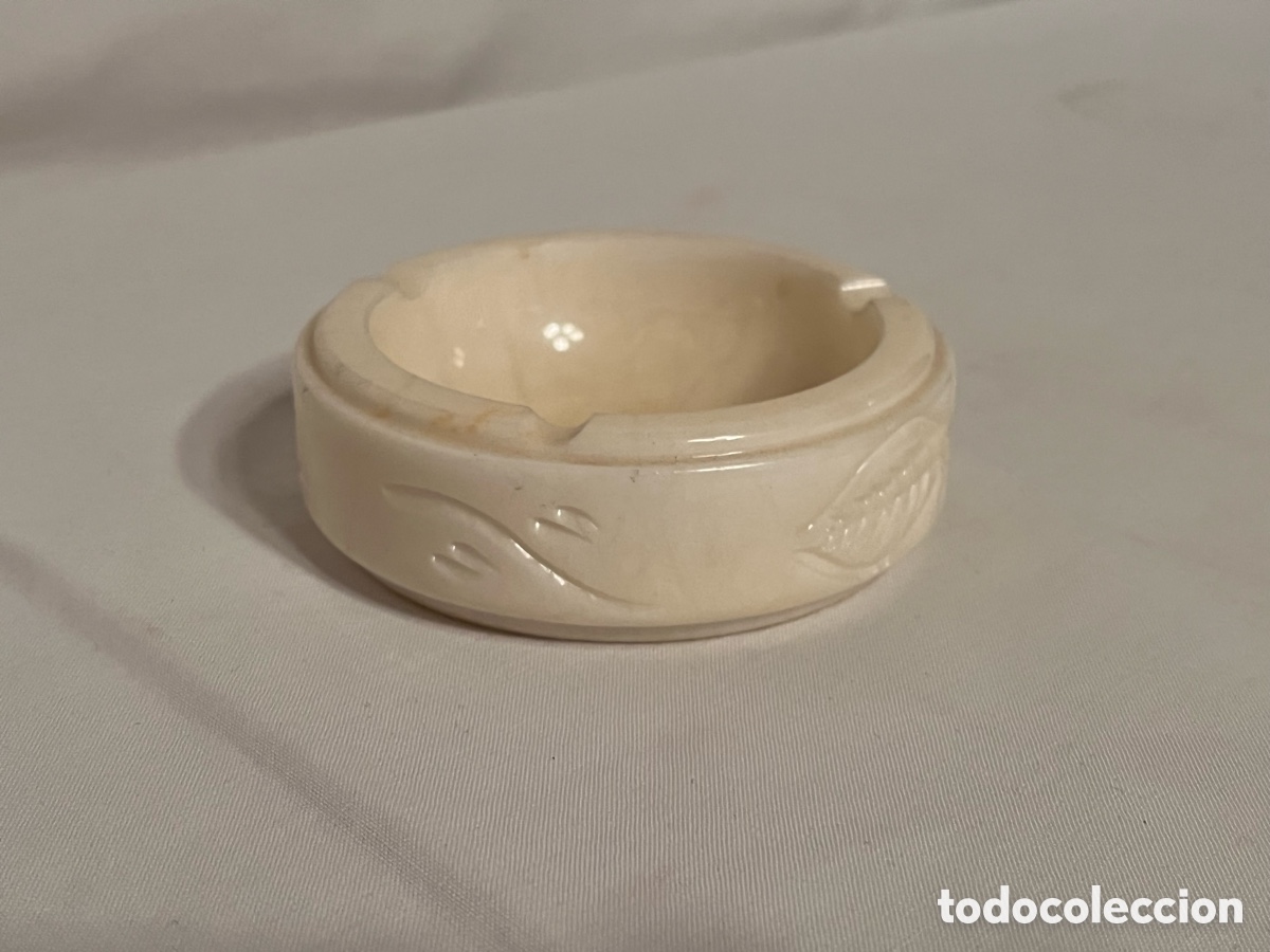 Ashtrays: Cenicero labrado en alabastro