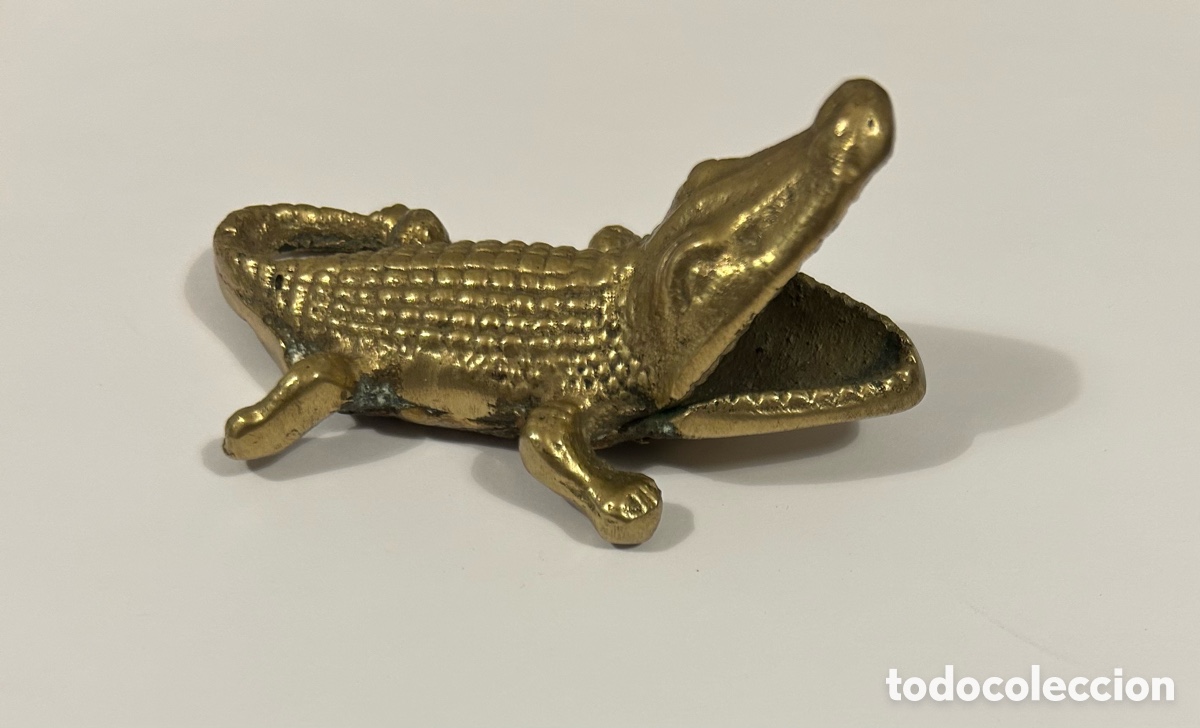 Ashtrays: ORIGINAL CENICERO DE BRONCE EN FORMA DE COCODRILO. CENICERO DE MANO