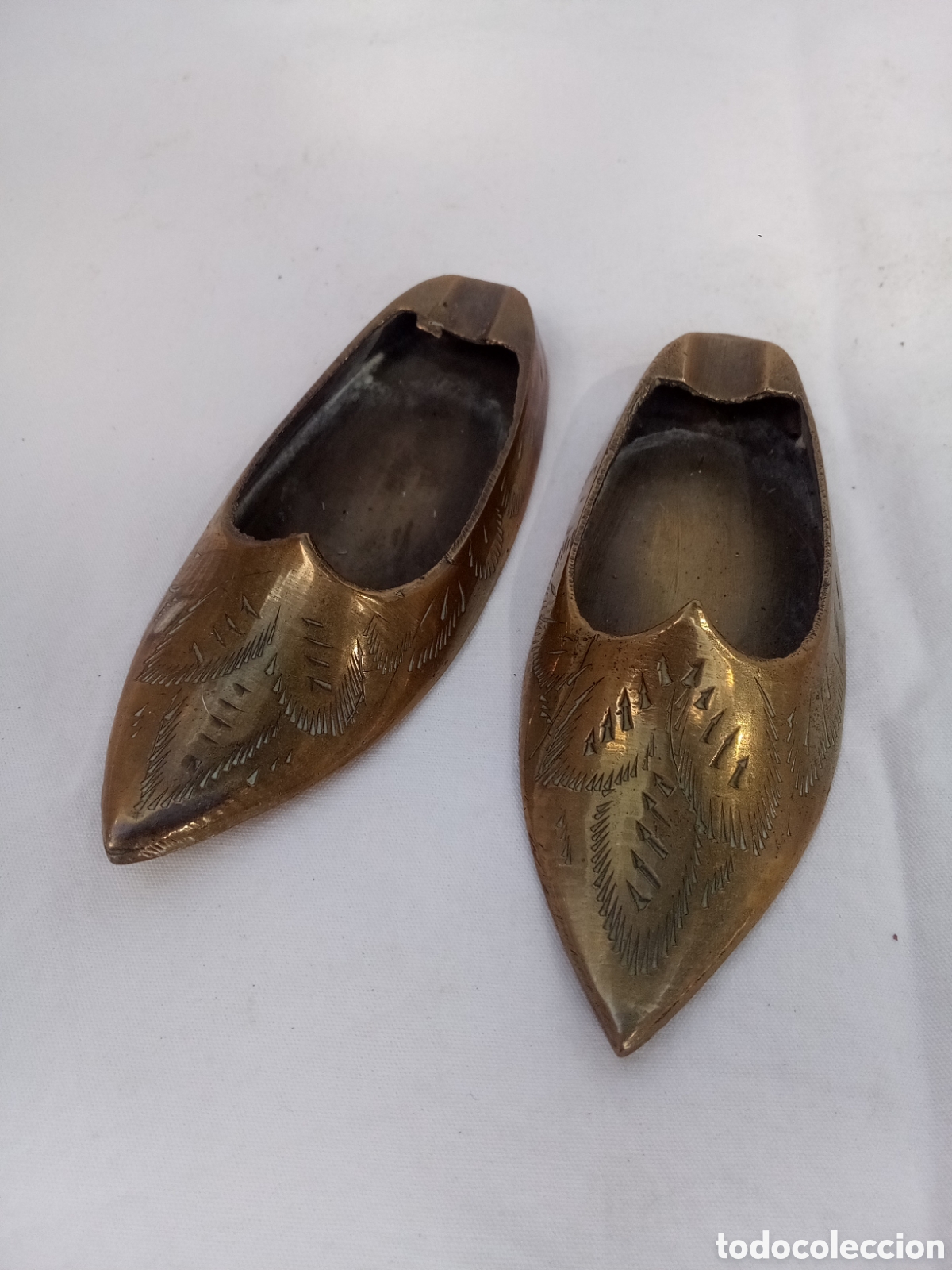 Cendriers: PAREJA DE CENICEROS DE BABUCHAS DE BRONCE - LAT&Oacute;N *BC