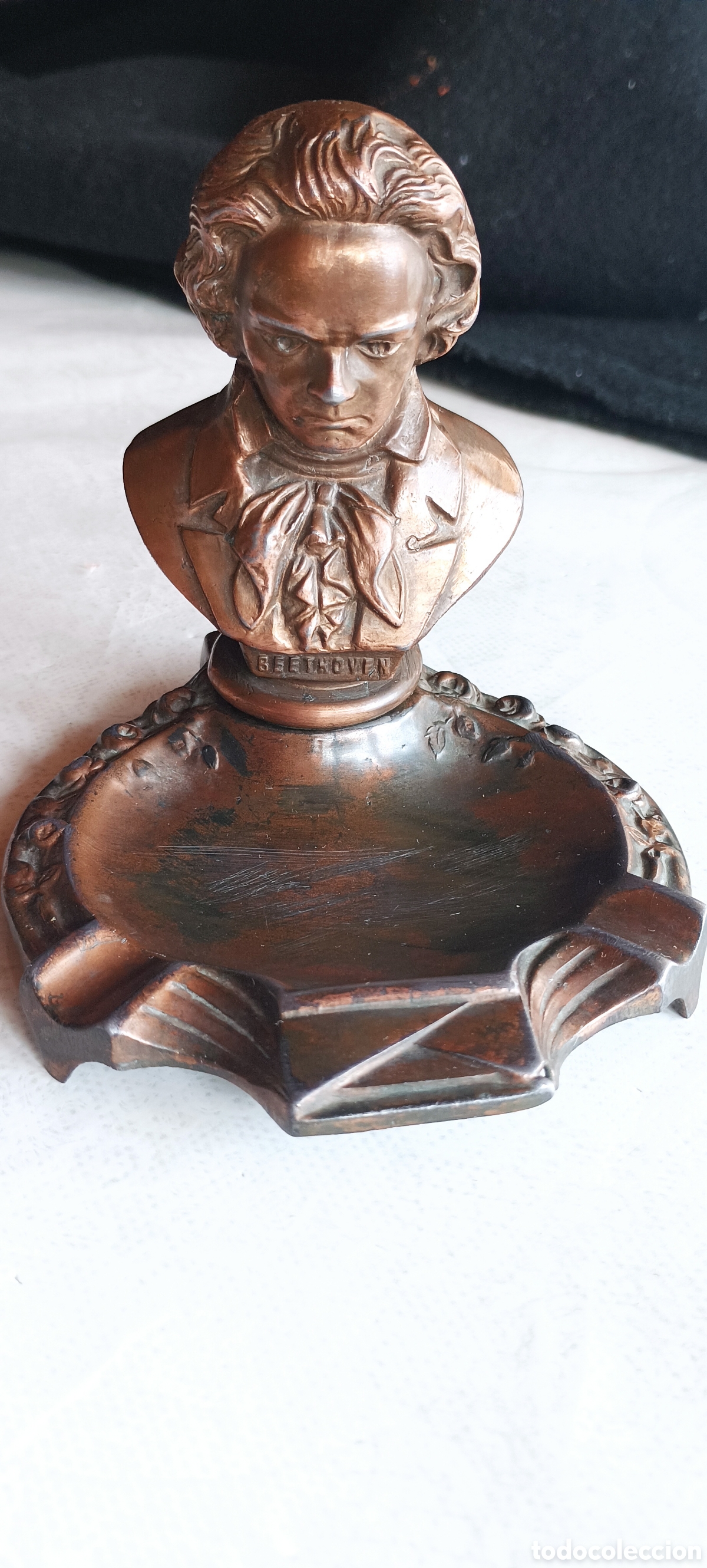 Aschenbecher: Cenicero con escultura de Beethoven. Metal. Vintage
