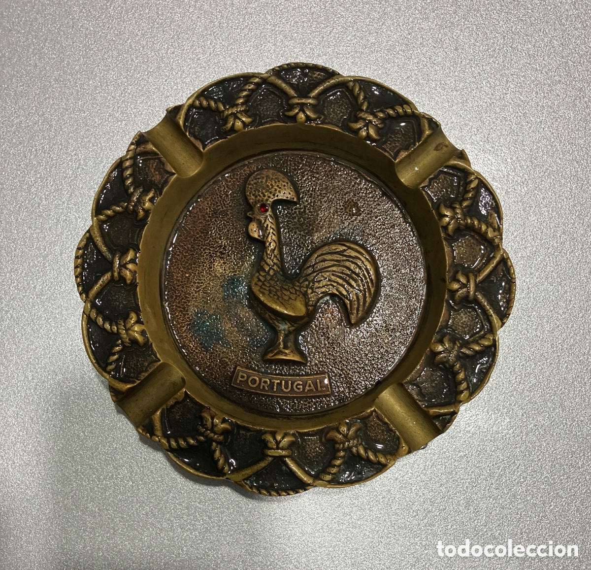 Cendriers: Cenicero de Bronce con Gallo de Portugal Vintage