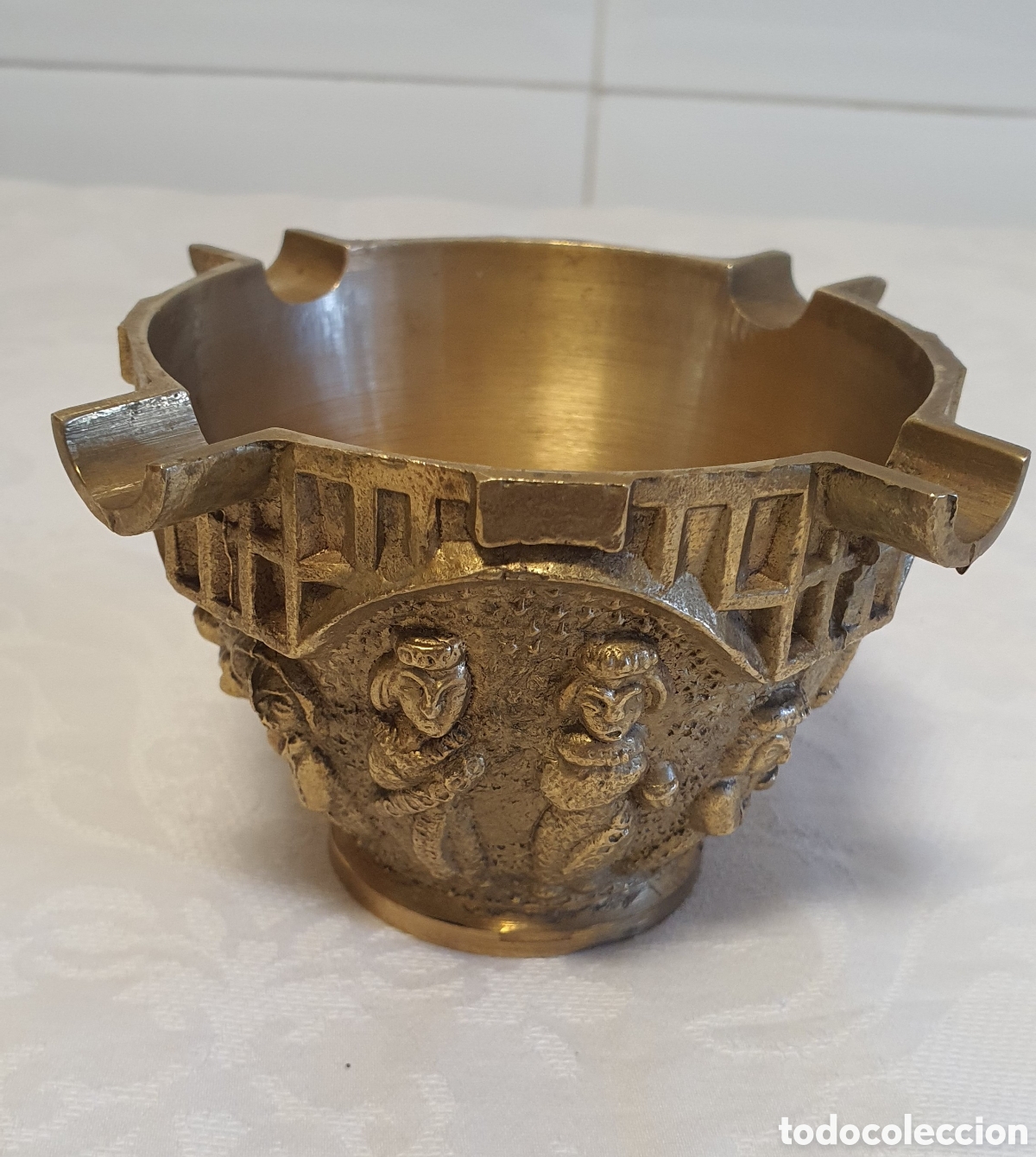 Ceniceros: Antiguo cenicero en bronce
