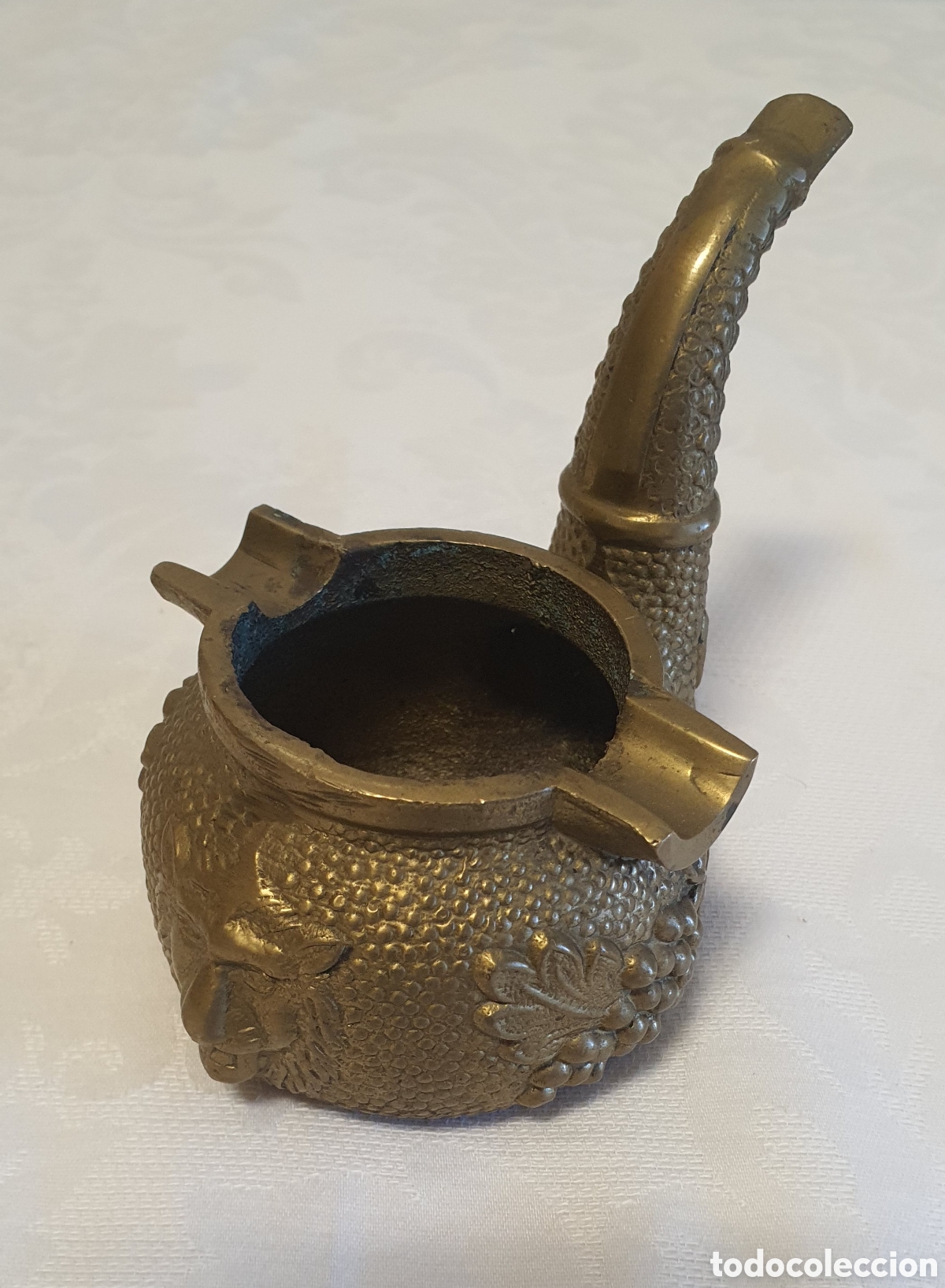 Ceniceros: Antiguo cenicero en forma de pipa en bronce