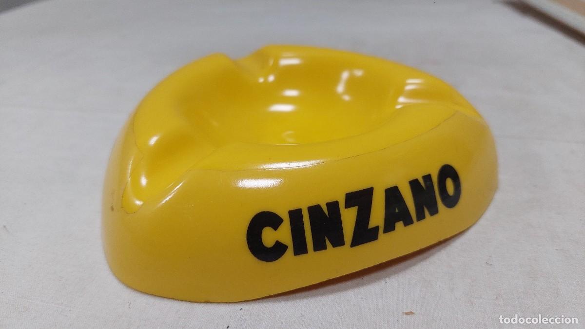 Ceniceros: Cenicero de pasta Cinzano - Foto 1
