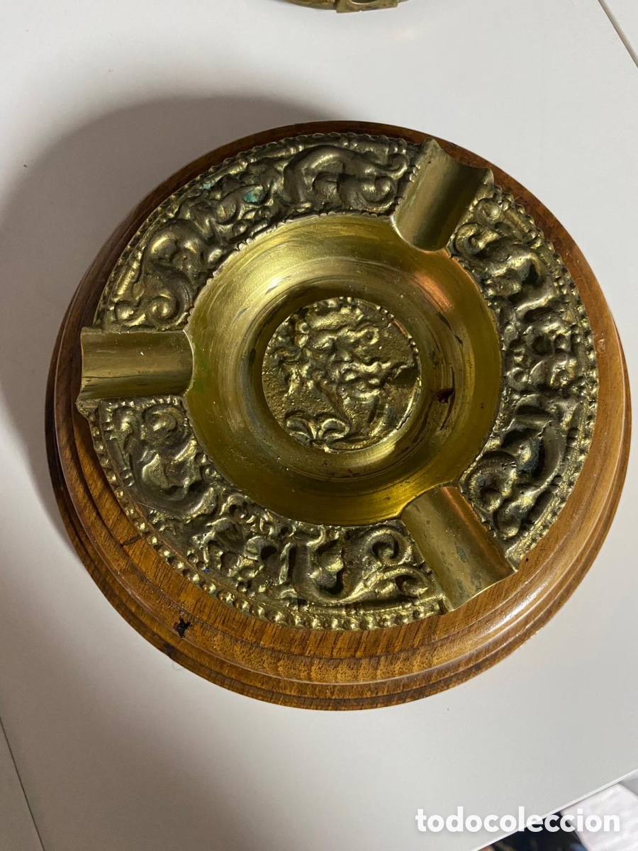 Ceniceros: Cenicero antiguo dorado y madera