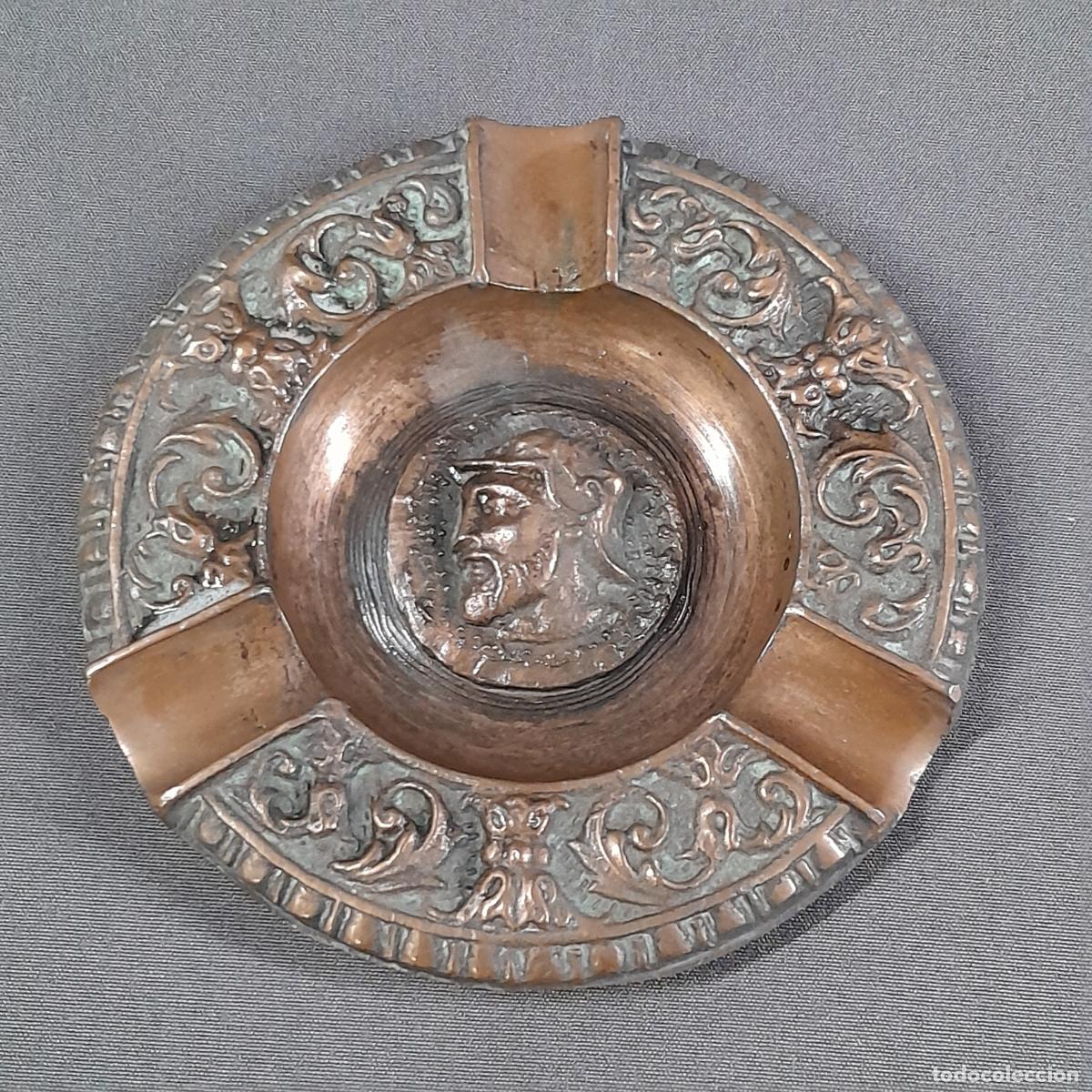 Ceniceros: CENICERO REALIZADO EN BRONCE, CON DECORACIONES EN RELIEVE. A&Ntilde;OS 40