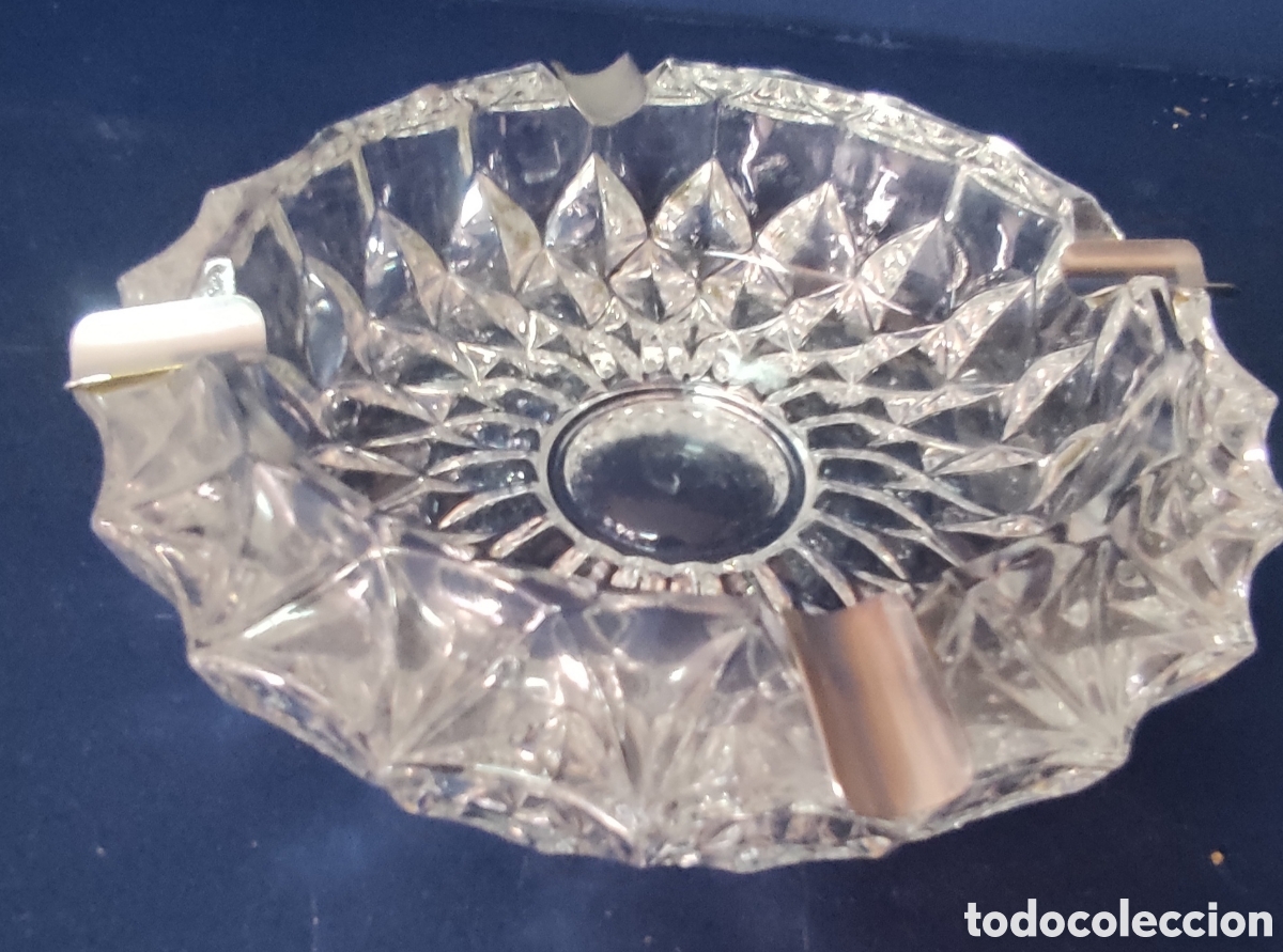 Ceniceros: Cenicero de cristal tallafo