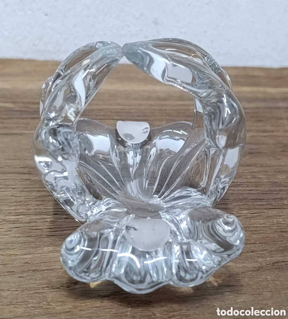 Aschenbecher: MUY BONITO CENICERO DE CRISTAL TALLADO Y PLATA.
