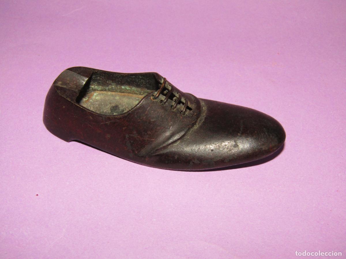 Cendriers: Antiguo Cenicero de Zapato en Bronce P&aacute;tina Negra u Oscura