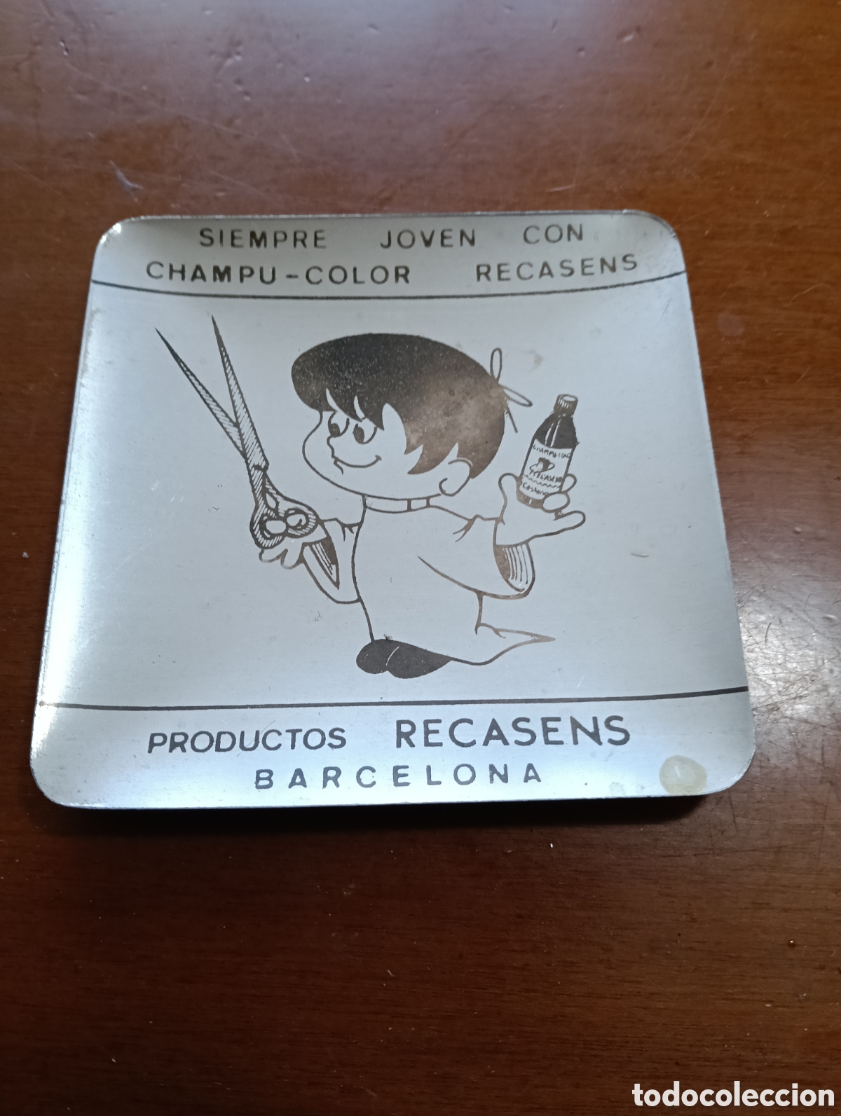 Ceniceros: Cenicero aluminio, productos Recasens Barcelona mide 10 x 10 cm.
