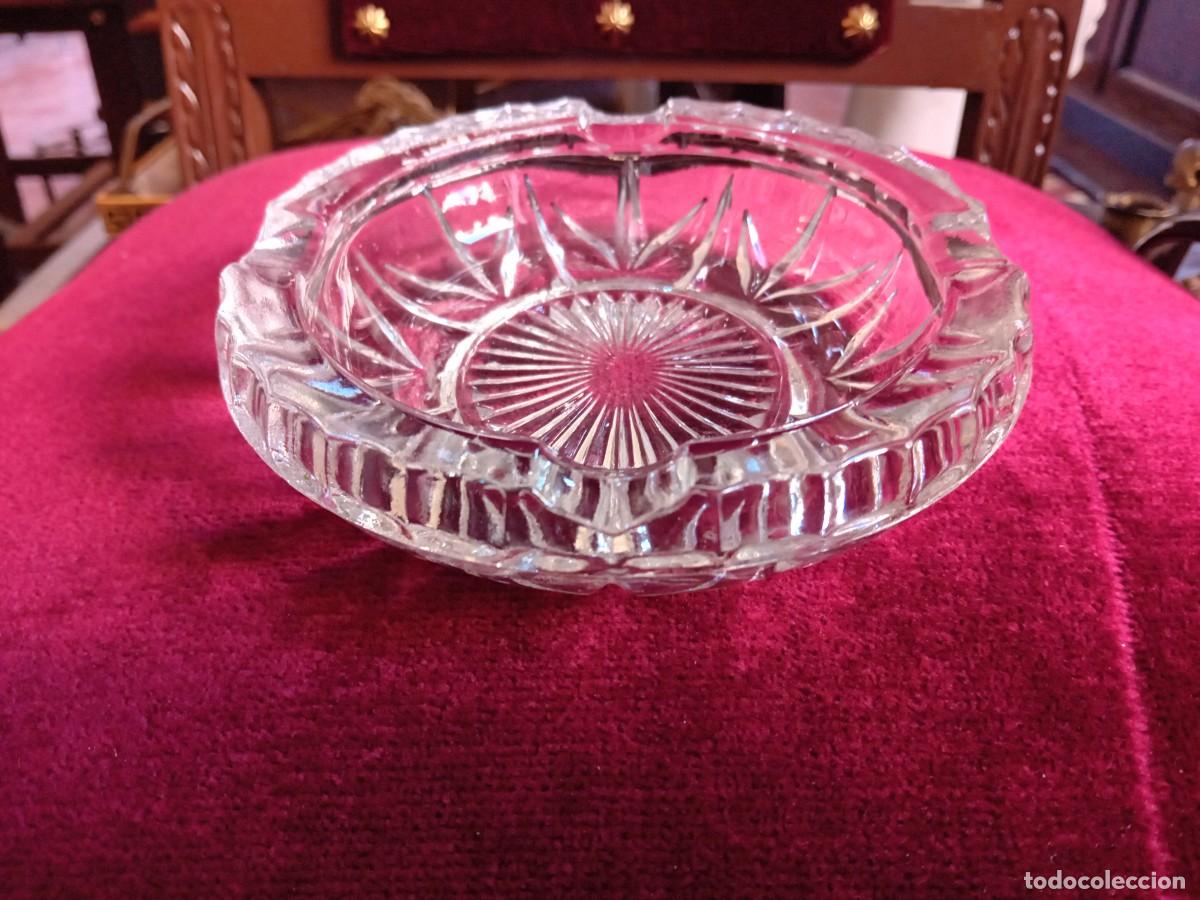 Ceniceros: Cenicero de cristal tallado d&eacute;cada de los 60 - Foto 1