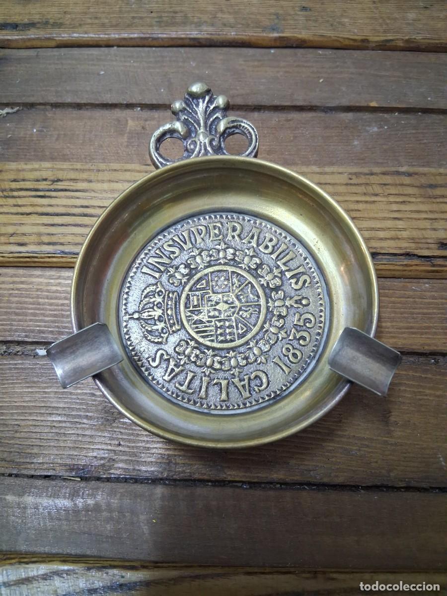 Aschenbecher: Cenicero Alpaca o bronce metal con fondo reproducci&oacute;n escudo moneda Insuperabilis Calitas a&ntilde;o 1835