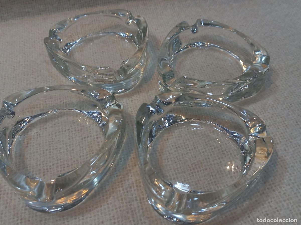 Ceniceros: CUATRO CENICEROS (cristal) triangulares-lisos - Foto 1