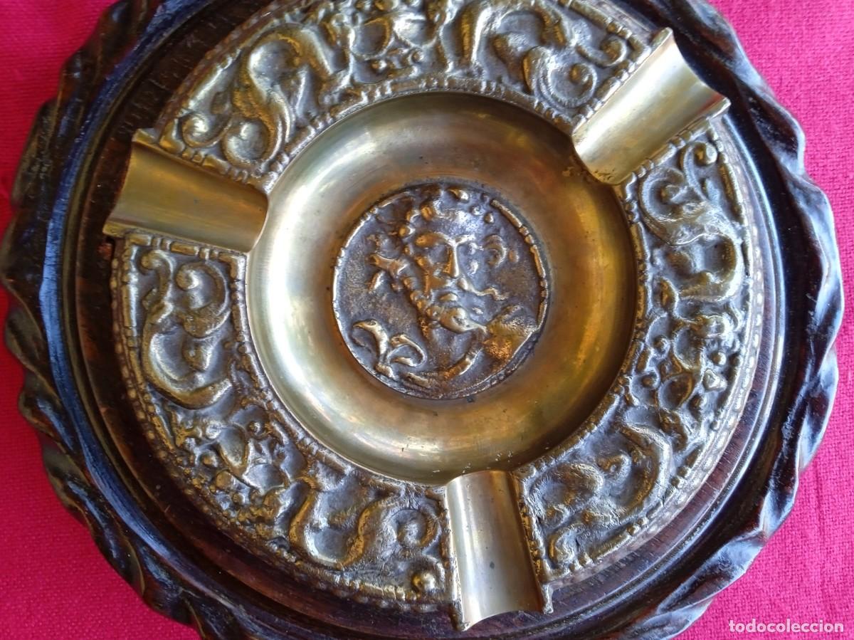 Ceniceros: Cenicero antiguo de madera y bronce - Foto 2