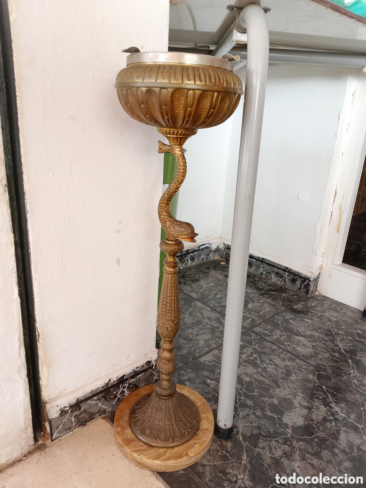 Cenicero d&eacute; pie decorativo