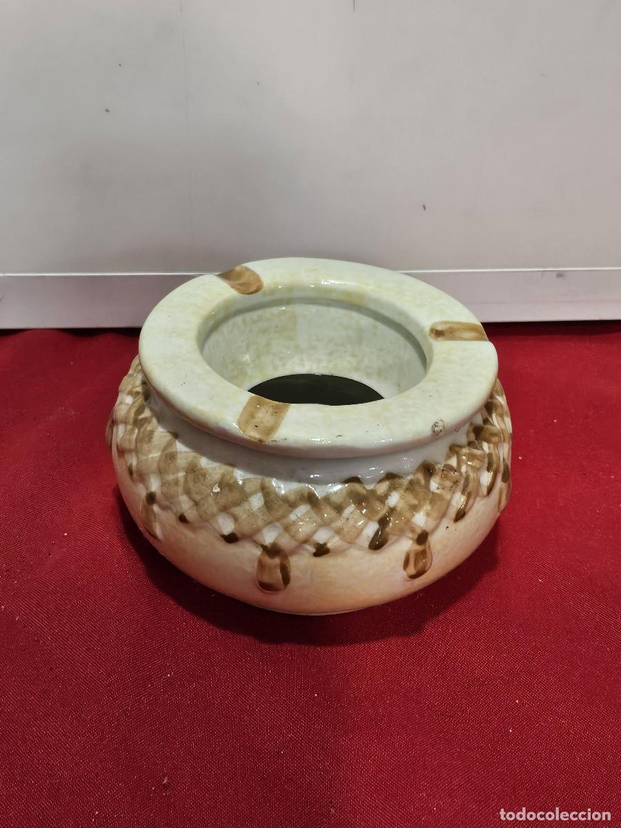 Ashtrays: cenicero de ceramica vintage