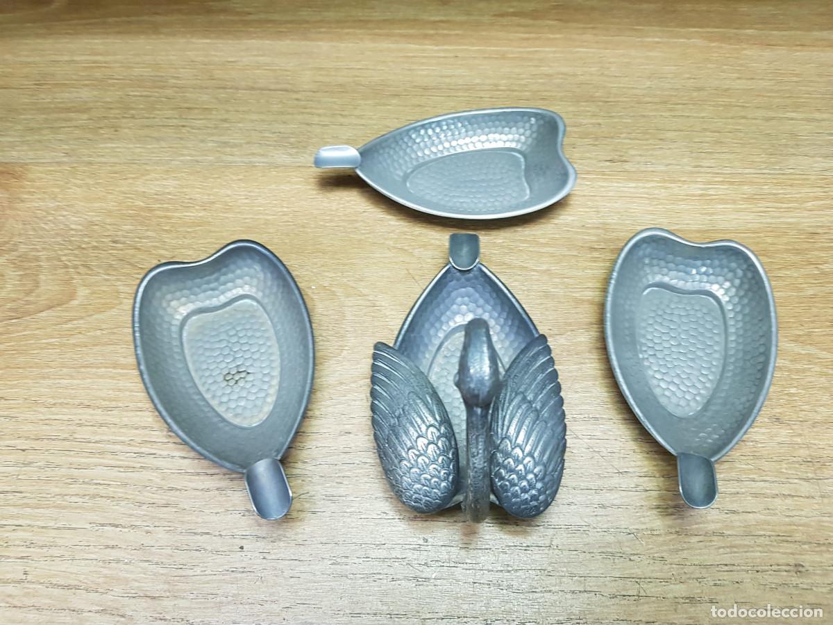 Ashtrays: LOTE DE 4 CENICEROS-CISNE