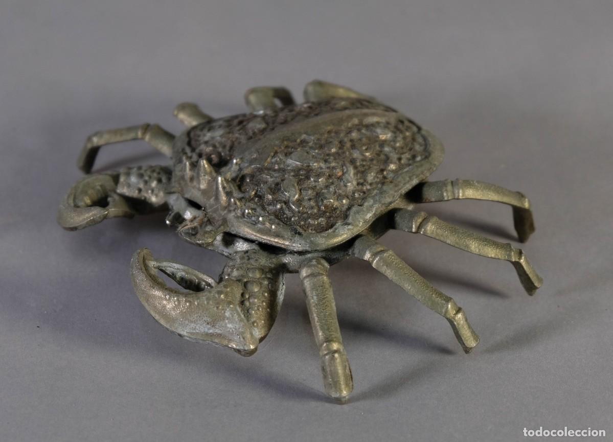 Ceniceros: CENICERO ZOOMORFO EN CALAMINA CON FORMA DE CANGREJO