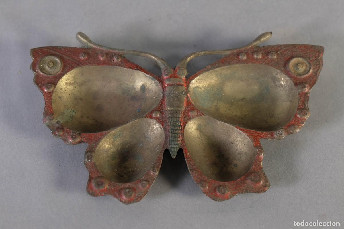 Ceniceros: CENICERO ZOOMORFO EN METAL CON FORMA DE MARIPOSA