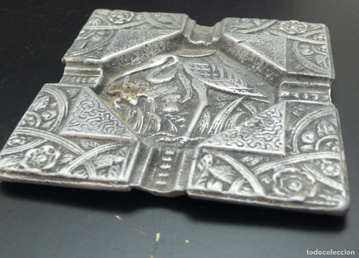 Ceniceros: CENICERO EN METAL CON RELIEVE - Foto 2