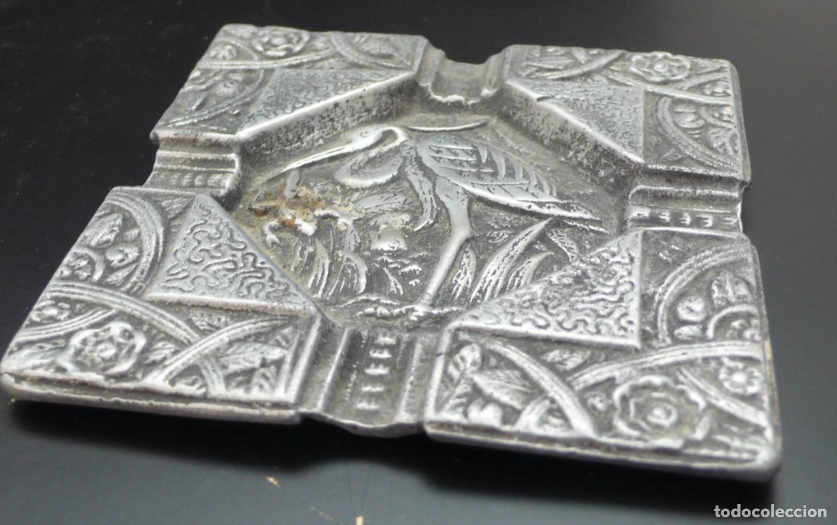 Ceniceros: CENICERO EN METAL CON RELIEVE - Foto 3