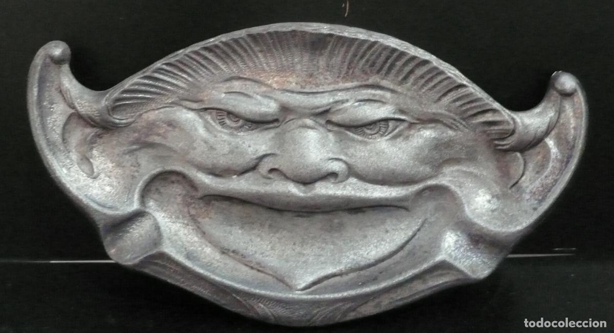 Ceniceros: CENICERO DE METAL CON FORMA DE CARA - Foto 1