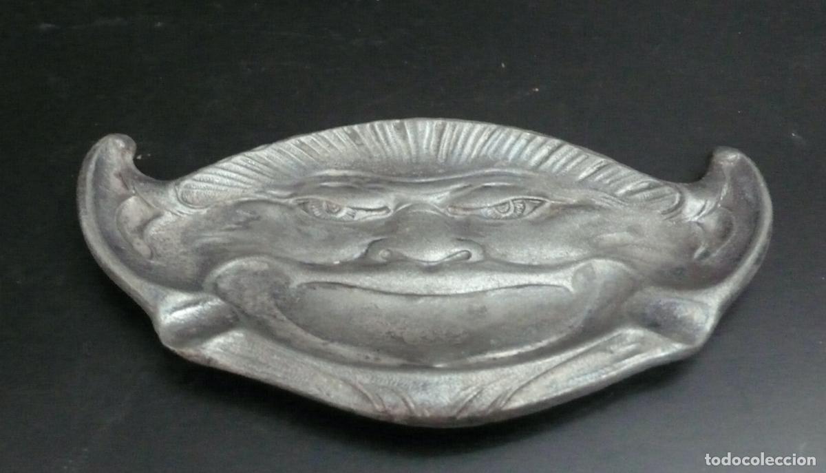Ceniceros: CENICERO DE METAL CON FORMA DE CARA - Foto 2