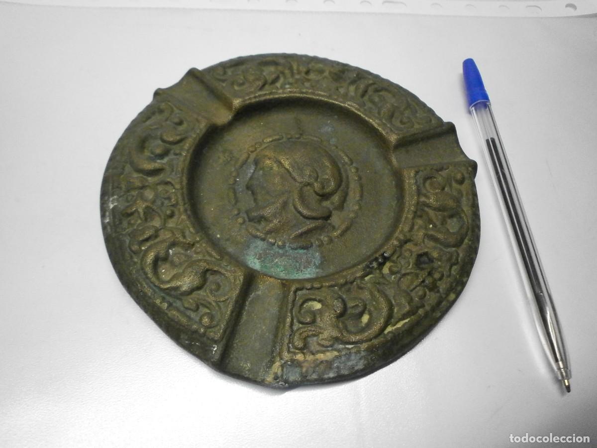 Ceniceros: antiguo cenicero de bronce - Foto 1