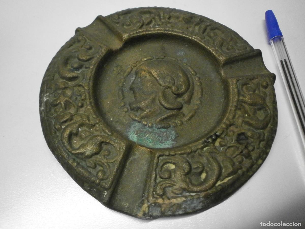 Ceniceros: antiguo cenicero de bronce - Foto 2
