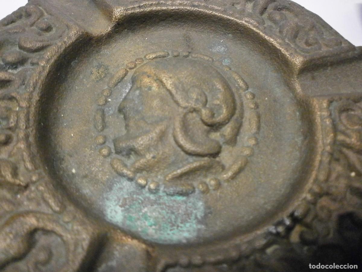 Ceniceros: antiguo cenicero de bronce - Foto 3