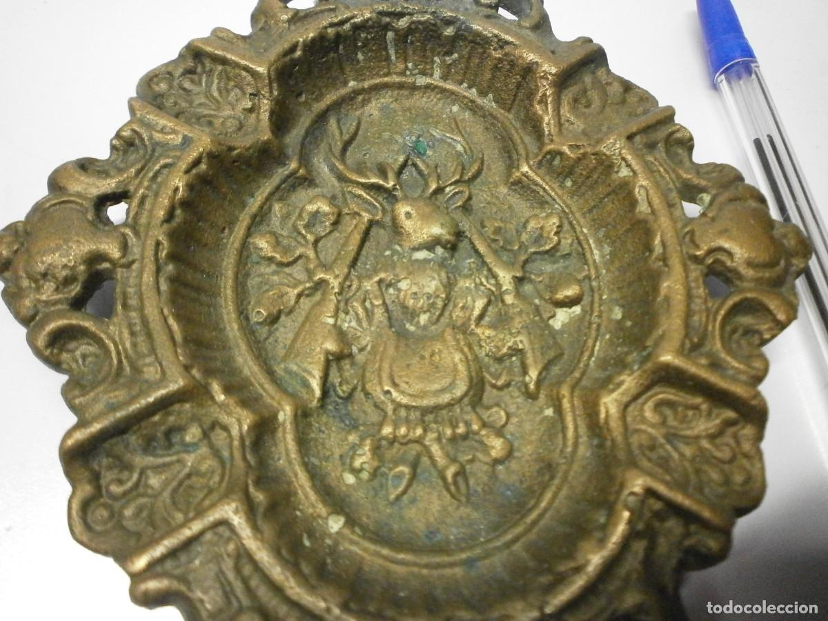 Ceniceros: antiguo cenicero de bronce - Foto 2