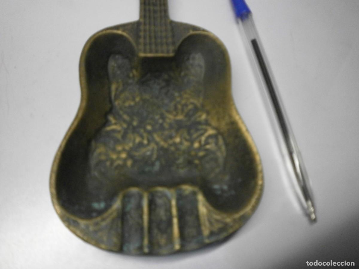 Ceniceros: antiguo cenicero de bronce - Foto 3