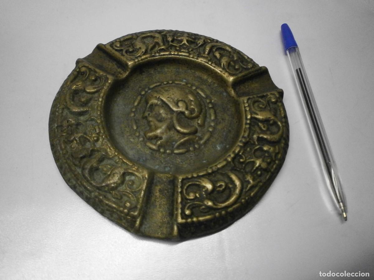 Ceniceros: antiguo cenicero de bronce - Foto 1