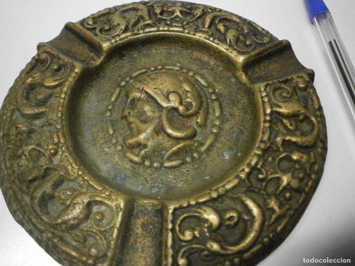 Ceniceros: antiguo cenicero de bronce - Foto 2