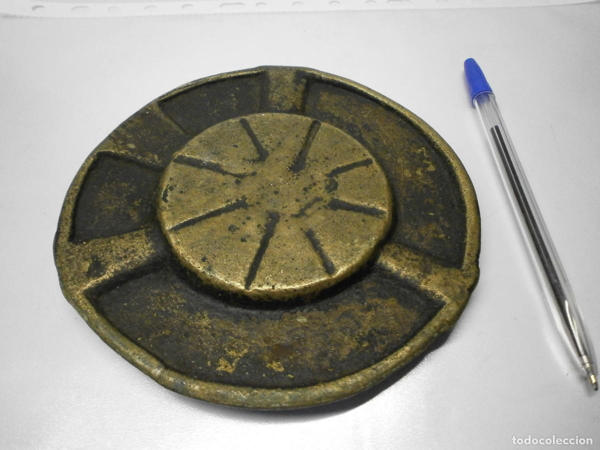 Ceniceros: antiguo cenicero de bronce - Foto 3