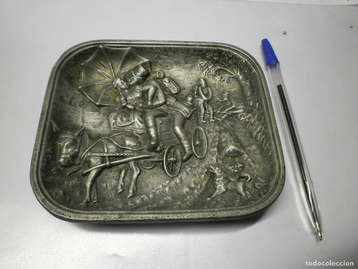 Ceniceros: antiguo cenicero de metal - Foto 1