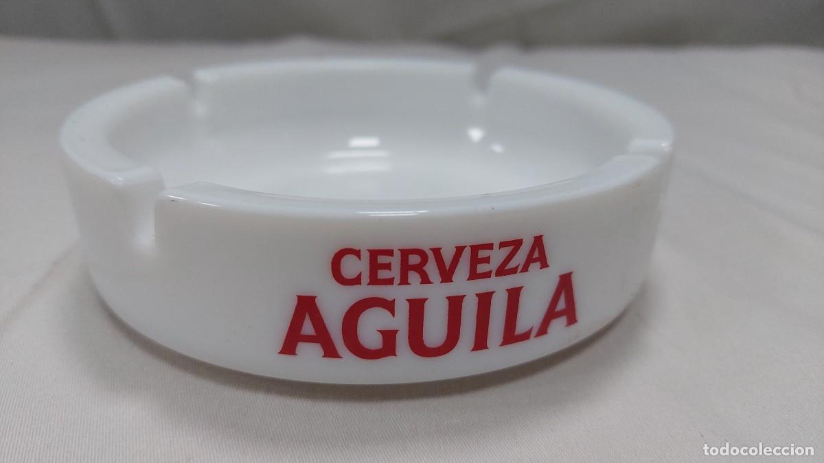 Ceniceros: Cenicero opalina cerveza aguila - Foto 1