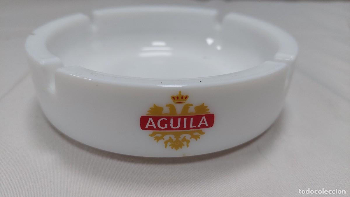 Ceniceros: Cenicero opalina cerveza aguila - Foto 2